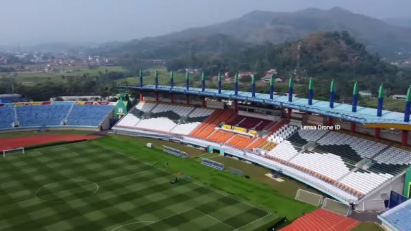 Pelatih Timnas Polandia U17 puji kualitas rumput Jalak Harupat, ia menyebut kualitas rumput sangat baik